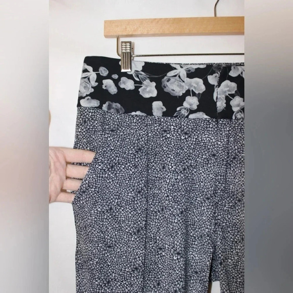 Lululemon Departure Floral Pants Size 8 - Picture 4 of 12